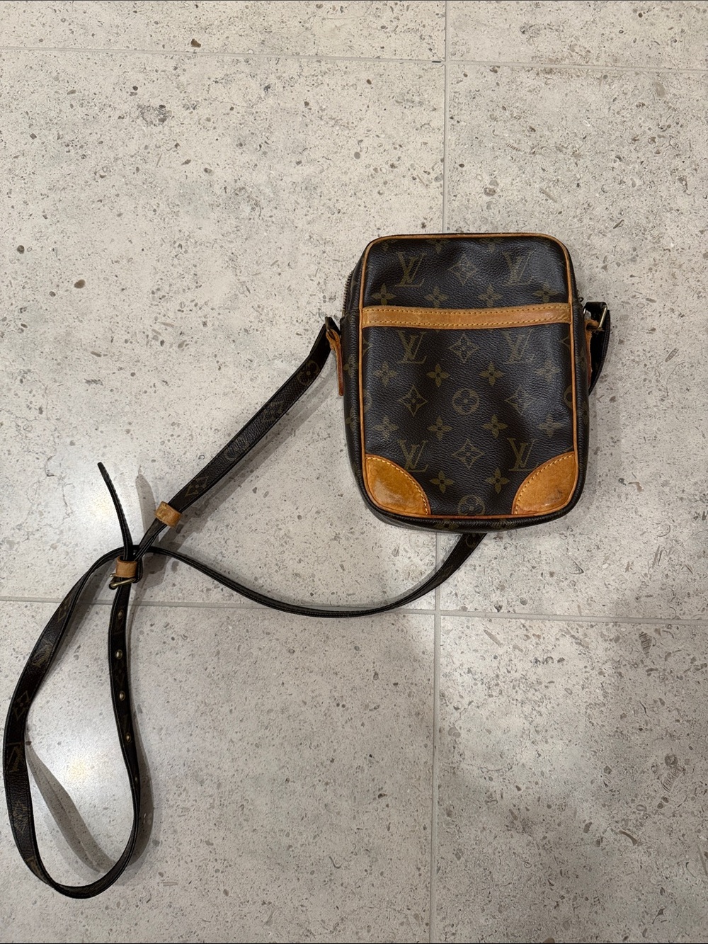 ‼️AUTHENTIC‼️ Louis Vuitton Monogram Canvas Crossbody with Tan Leather Trim